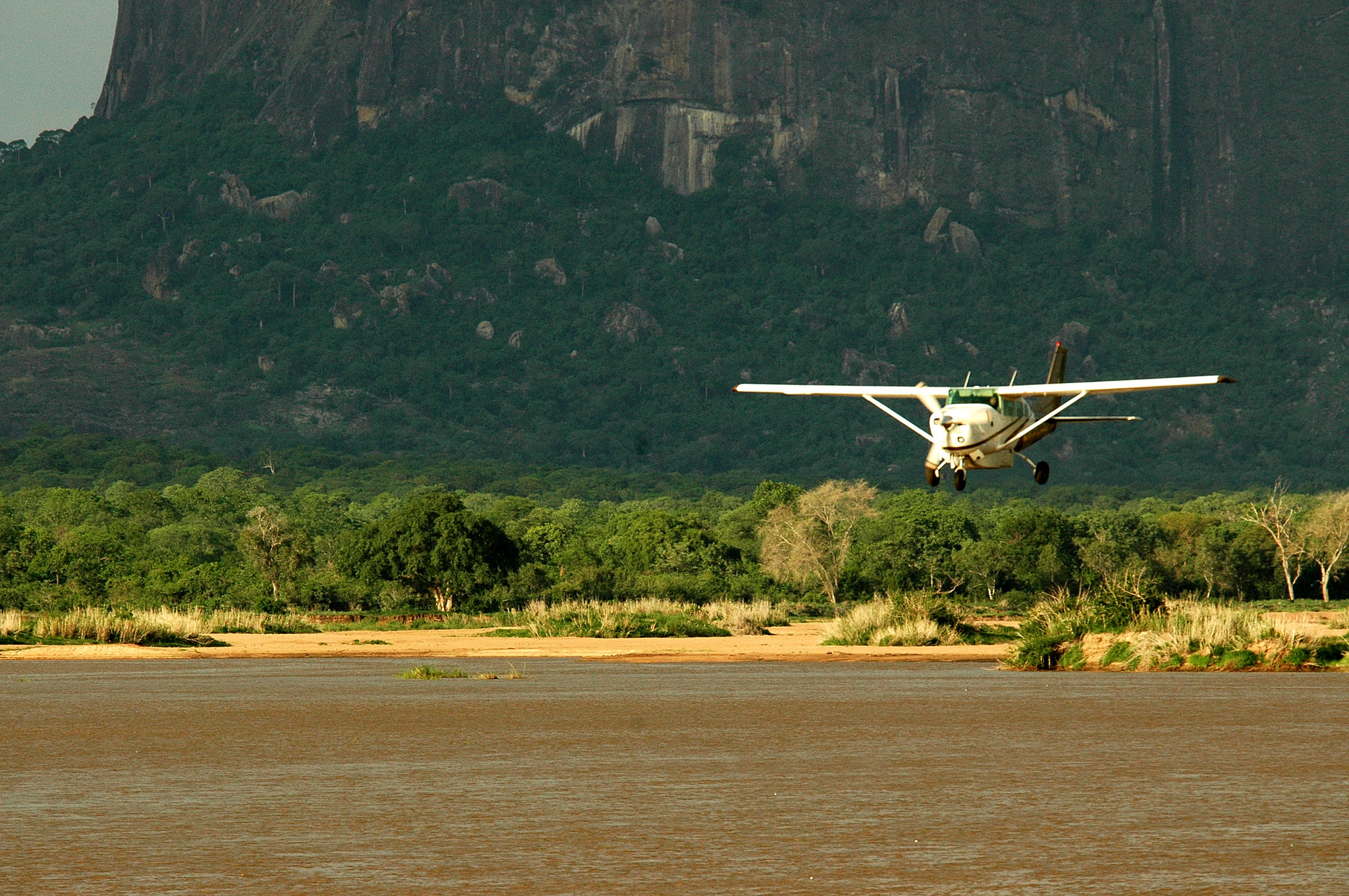 Plane flying into Mozambique safari destinations