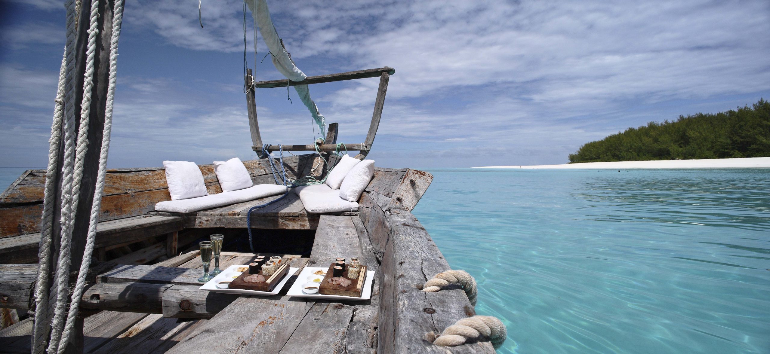 A romantic picnic on a dhow cruise 
